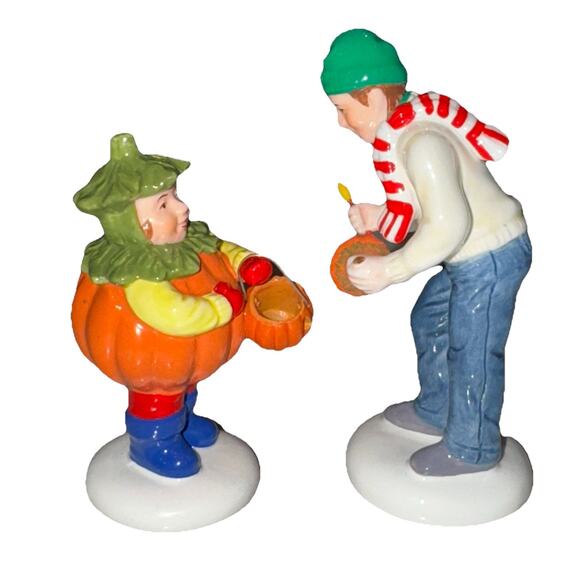 Department 56 Snow Village Halloween 55117 Lighting Of The Lantern Figurine Dept - Picture 1 of 6